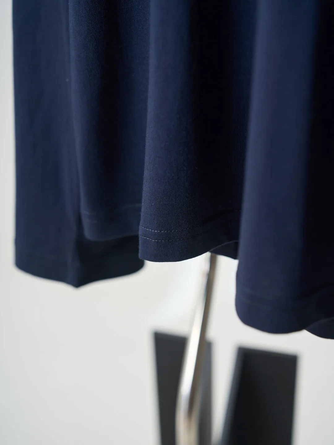[Real auction] Acne Studios letter embroidered long-sleeved T-shirt [In Stock] S M L Demonstrates high-level recognition in silent places. Wear it with Series suits to echo up and down to form a luxurious system. It interprets a unique Nordic elegance artistic conception. Uses imported machine embroidery technology. Uses advanced computer control systems and precision mechanical parts to realize Acne Studios logo work. High precision. The lines are smooth and delicate. The fabrics have been fermented and washed. The hand feel and texture are better. Not easy to deform, not easy to shrink, not easy to fade. Maintain long-term beauty, loose fit.